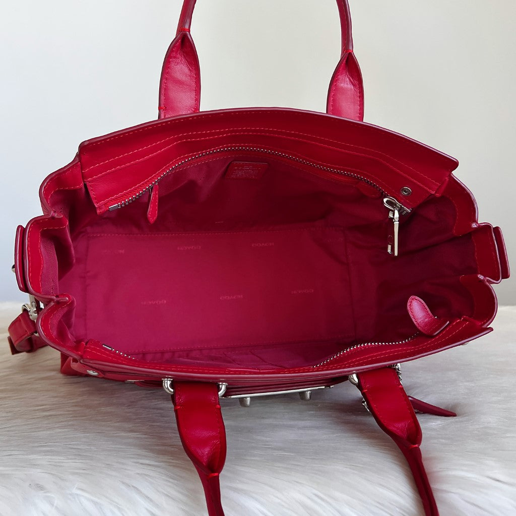 Coach Red Pebble Leather Turn Lock Detail Large 2 Way Shoulder Bag Like New