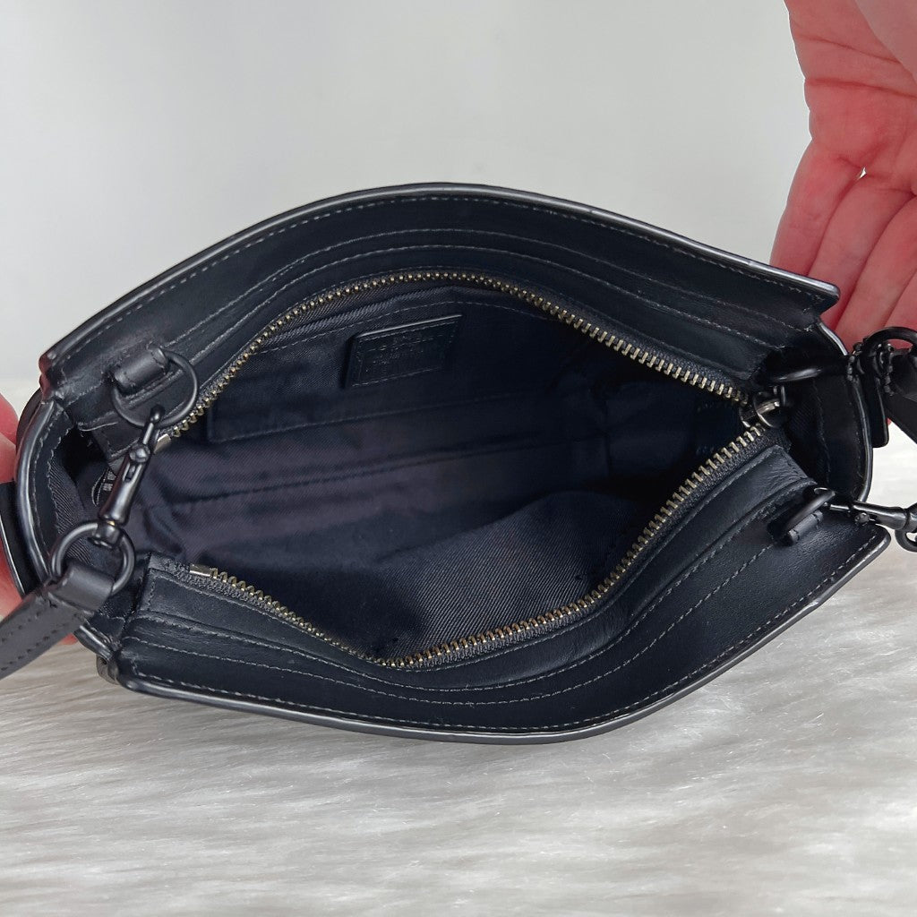 Coach Black Leather Double Turn Lock Crossbody Shoulder Bag Like New