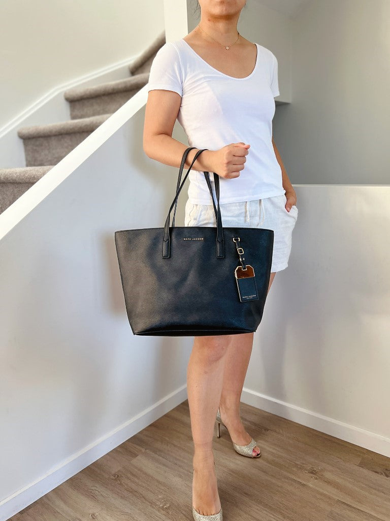 Marc Jacobs Black Leather Front Charm Detail Carryall Shoulder Bag Excellent
