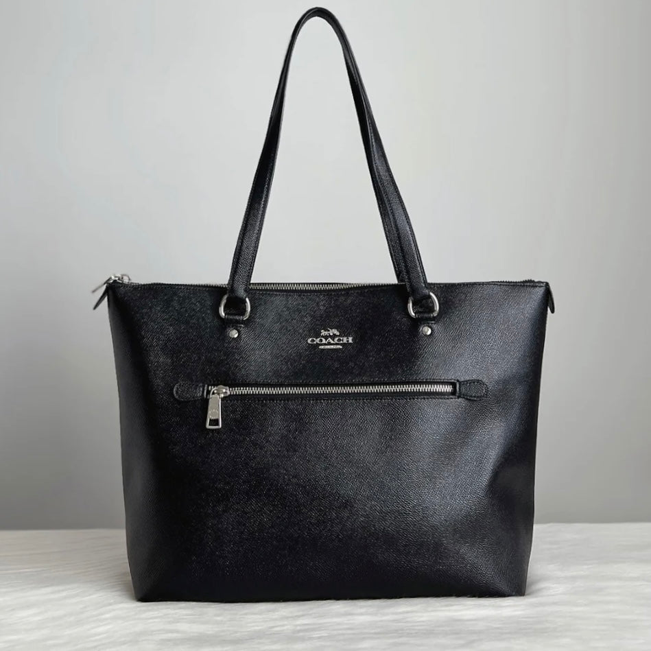 Coach Black Leather Front Logo Carryall Shoulder Bag Like New