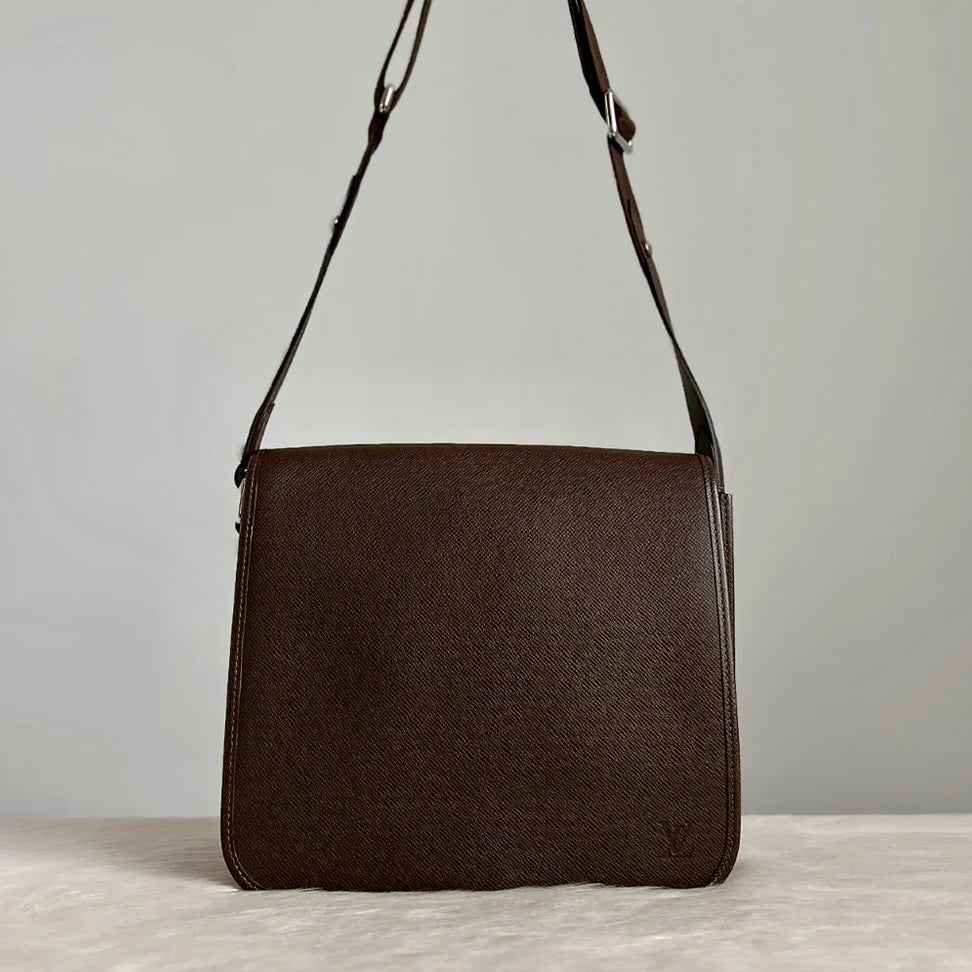 Louis Vuitton Taiga Leather Unisex Messenger Crossbody Shoulder Bag Excellent