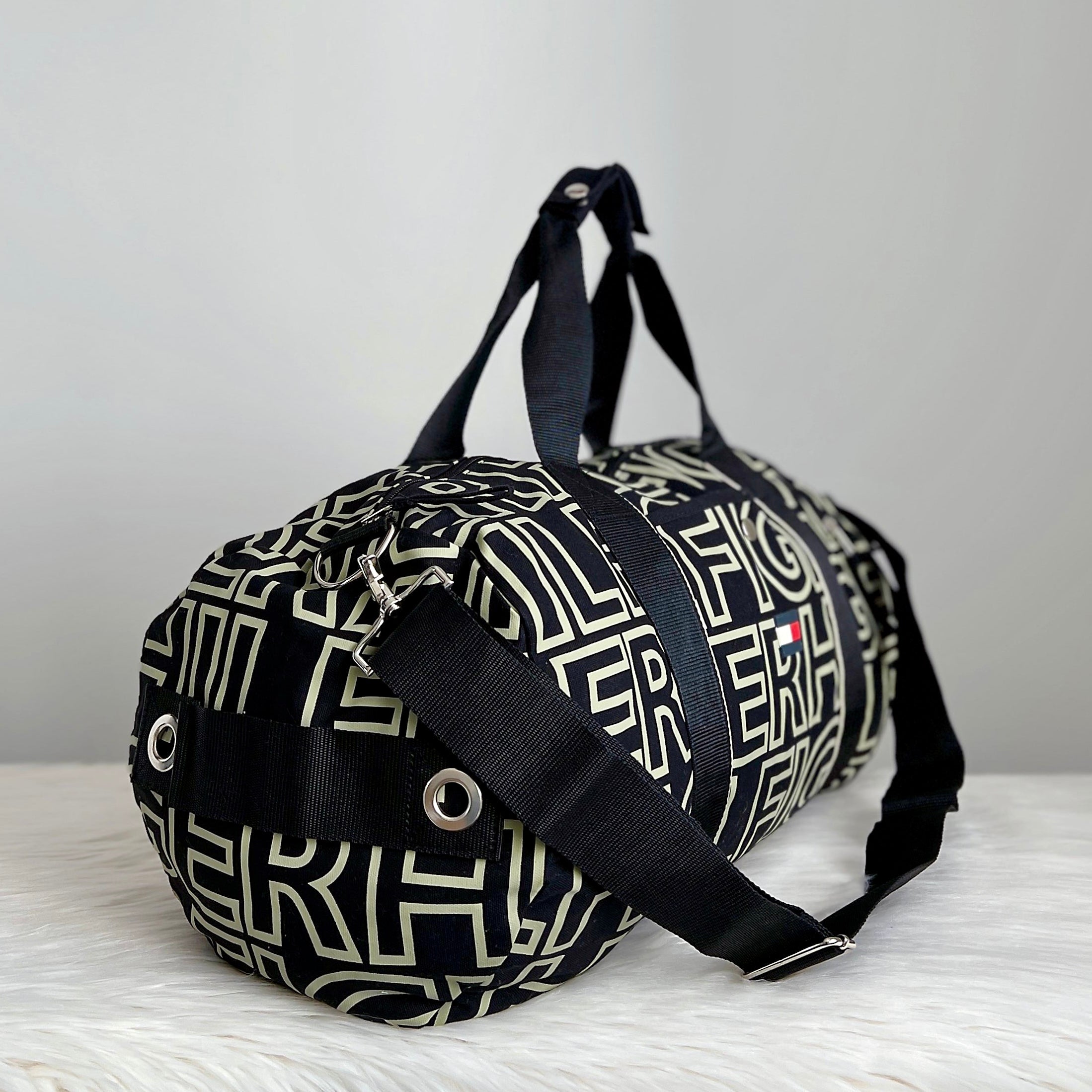 Tommy Hilfiger Patterned Canvas Keepall Large Travel Bag Excellent