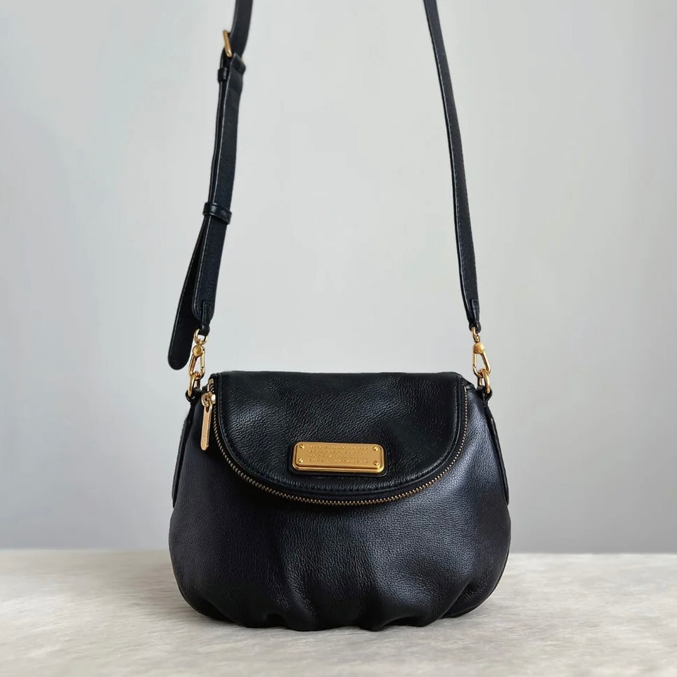 Marc Jacobs Black Leather Front Logo Crossbody Shoulder Bag Like New