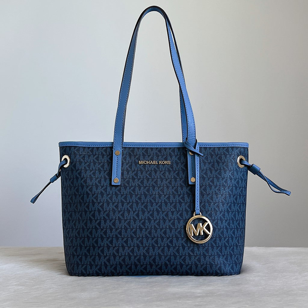 Michael Kors Blue Leather Monogram Drawstring Career Shoulder Bag Excellent