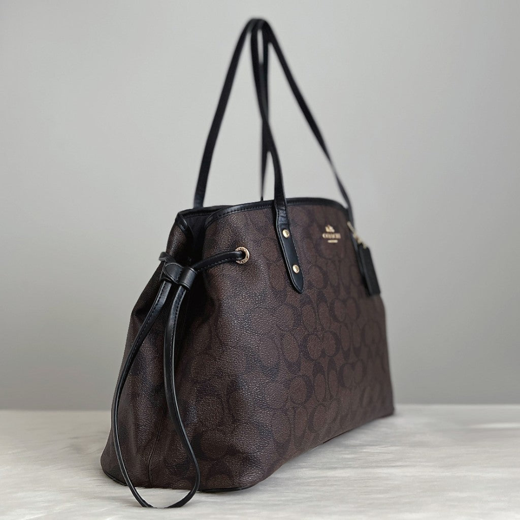 Coach Black Leather Monogram Drawstring Triple Compartment Shoulder Bag Like New