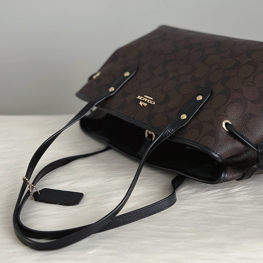 Coach Black Leather Monogram Drawstring Triple Compartment Shoulder Bag Like New