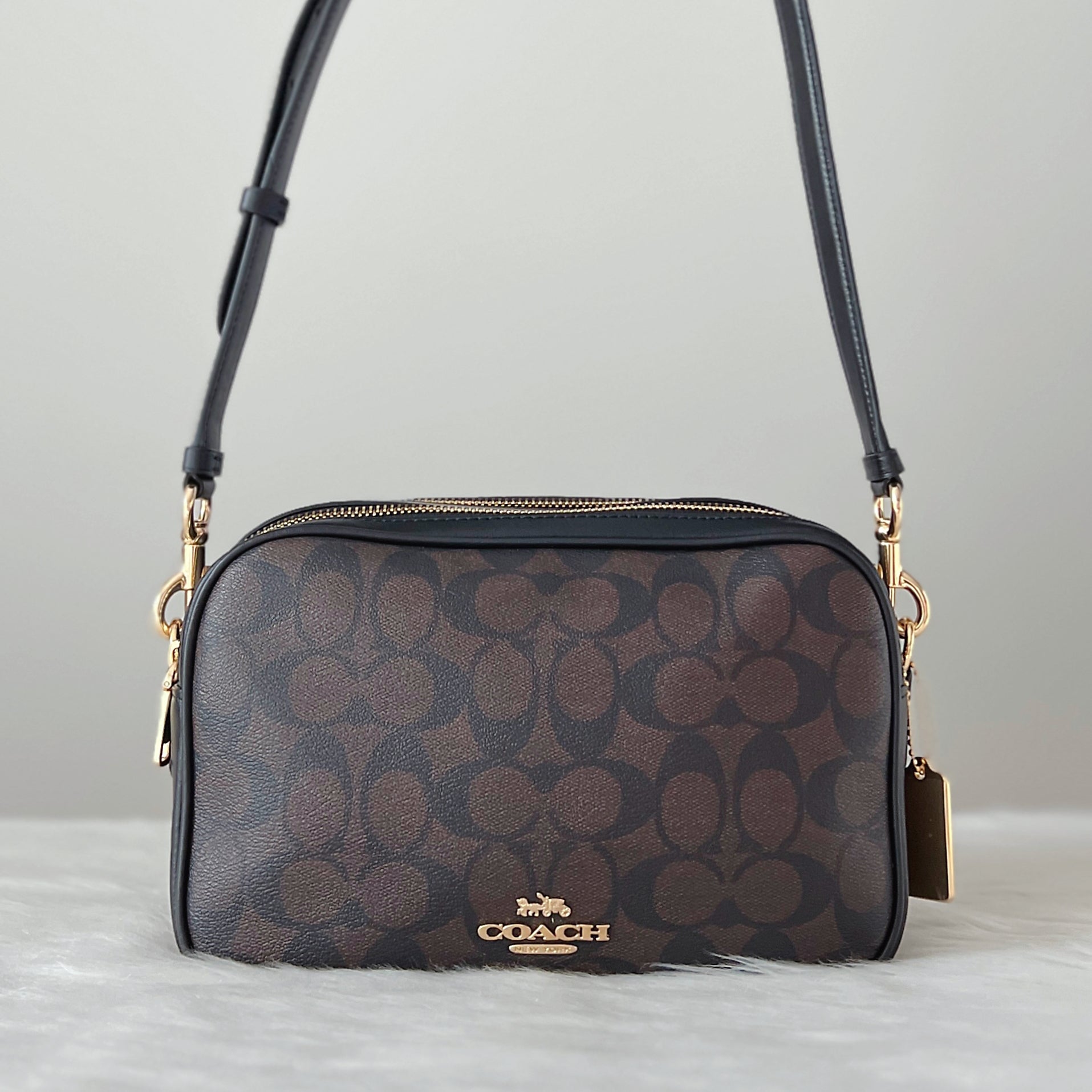 Coach Black Leather Front Logo Double Compartment Crossbody Shoulder Bag Like New