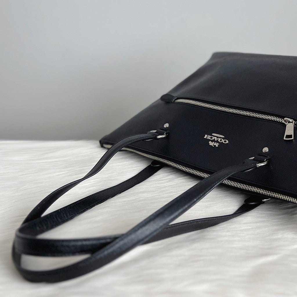 Coach Black Leather Front Logo Carryall Shoulder Bag Like New