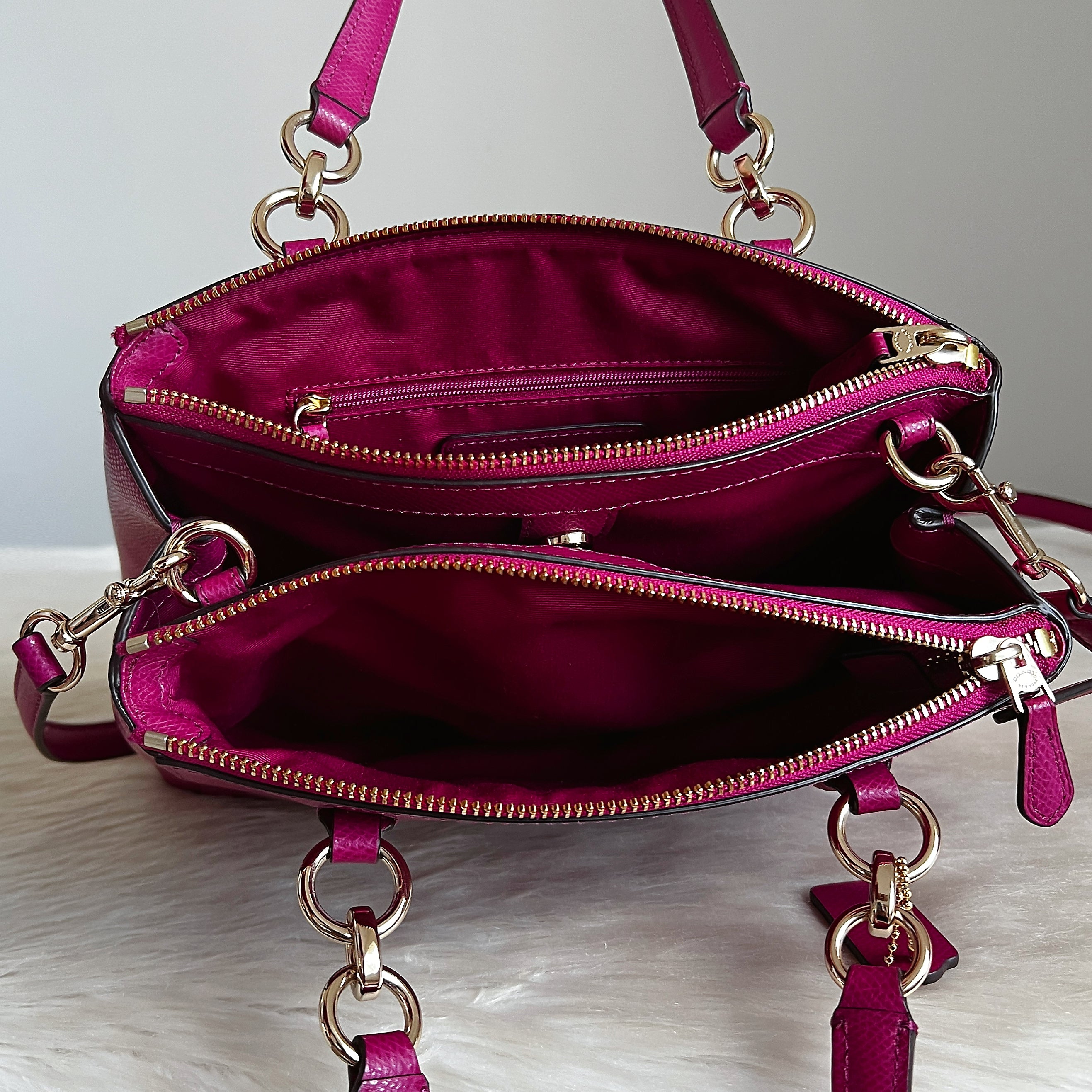 Coach Fuchsia Leather Front Logo Triple Compartment 2 Way Shoulder Bag Like New