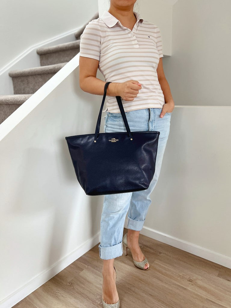 Coach Navy Leather Front Logo Carryall Shoulder Bag Excellent