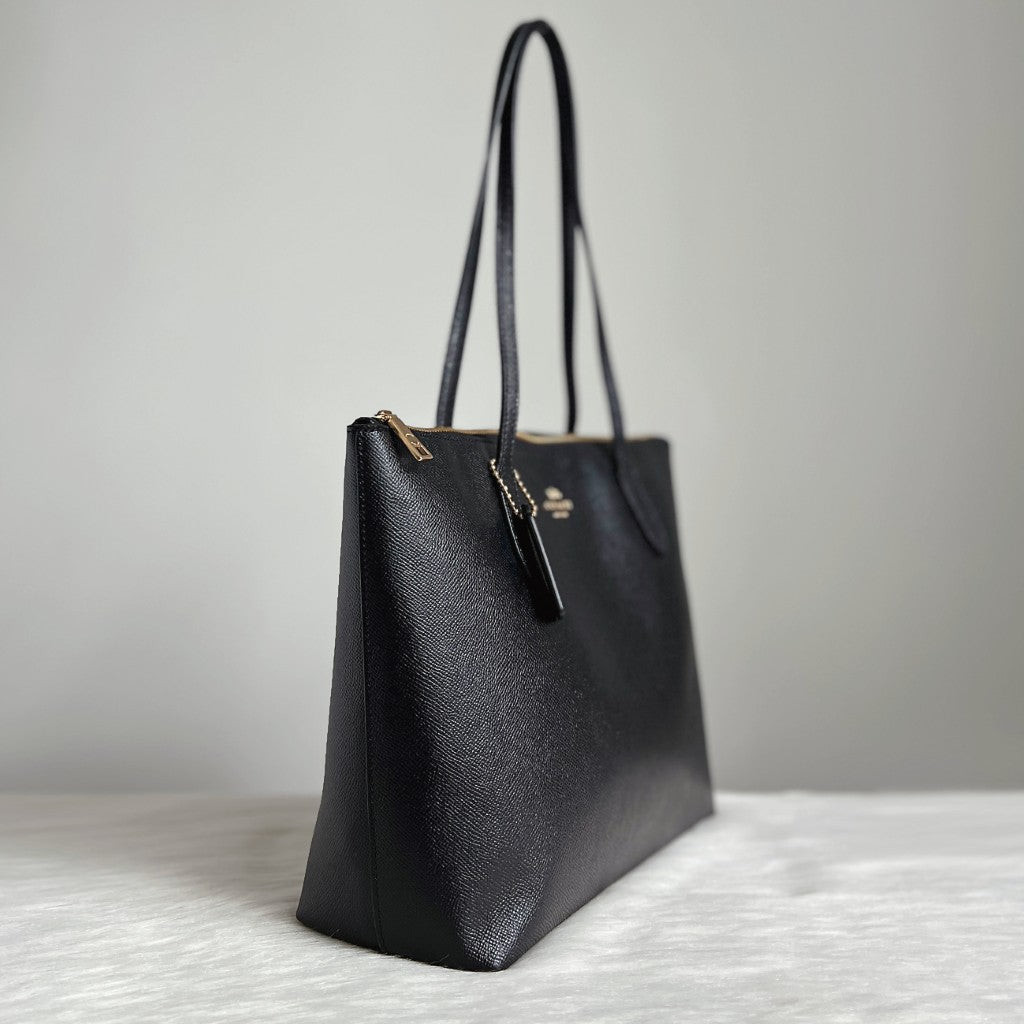 Coach Black Leather Front Logo Carryall Shoulder Bag Like New