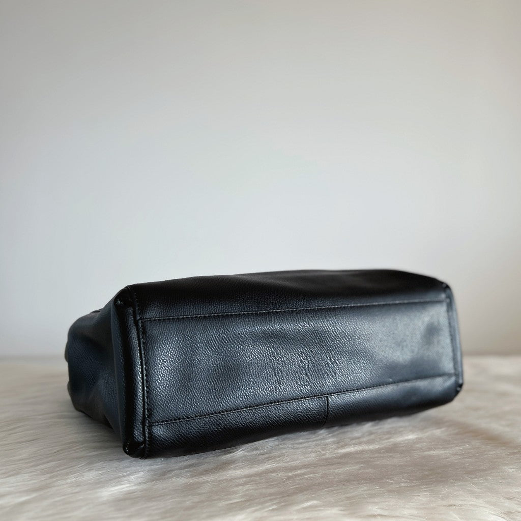 Coach Black Leather Front Logo Triple Compartment 2 Way Shoulder Bag Like New