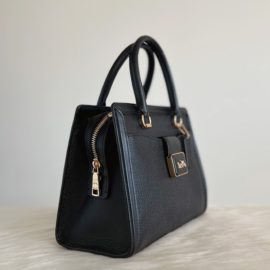 Coach Black Leather Front Logo Detail 2 Way Shoulder Bag Like New