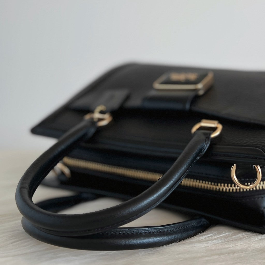 Coach Black Leather Front Logo Detail 2 Way Shoulder Bag Like New