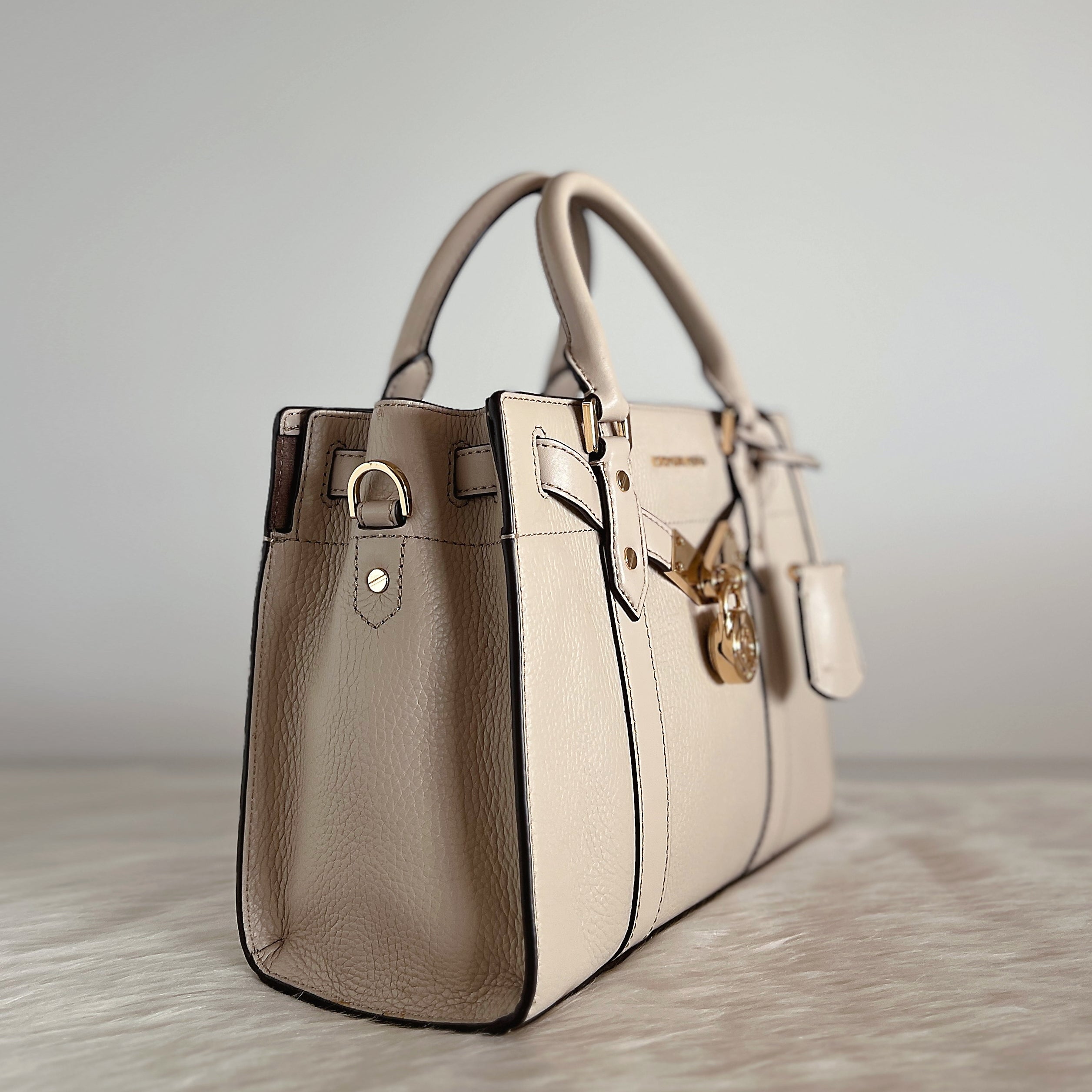 Michael Kors Light Taupe Leather Front Lock Detail 2 Way Shoulder Bag Like New