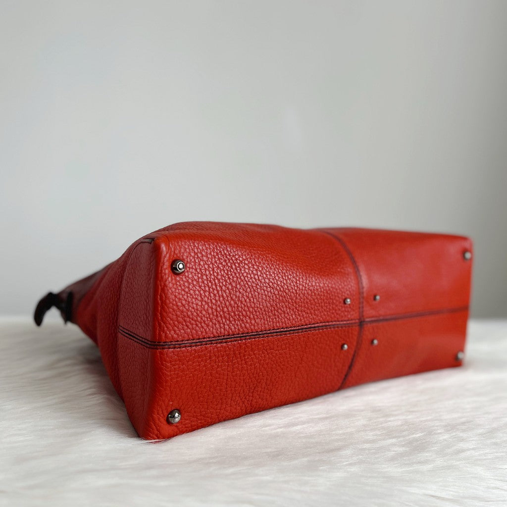 Tod's Two Tone Leather Classic Front Logo Shoulder Bag Excellent