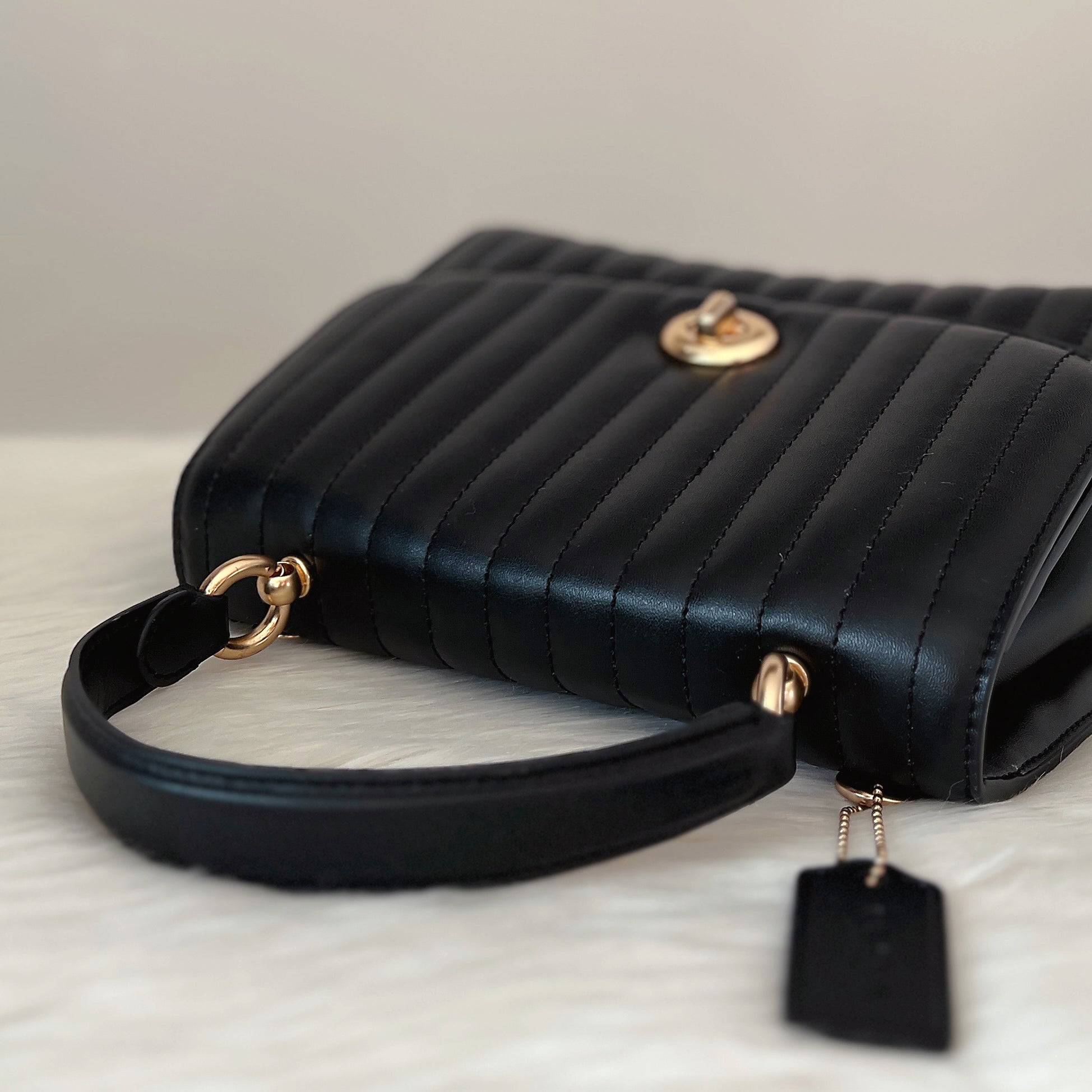 Coach Black Leather Triple Compartment Turn Lock 2 Way Shoulder Bag Like New