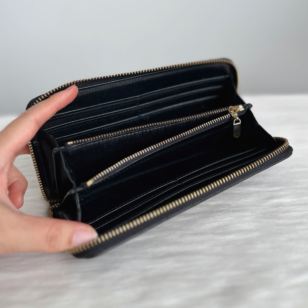 Burberry Black Leather Signature Pattern Classic Long Wallet Excellent
