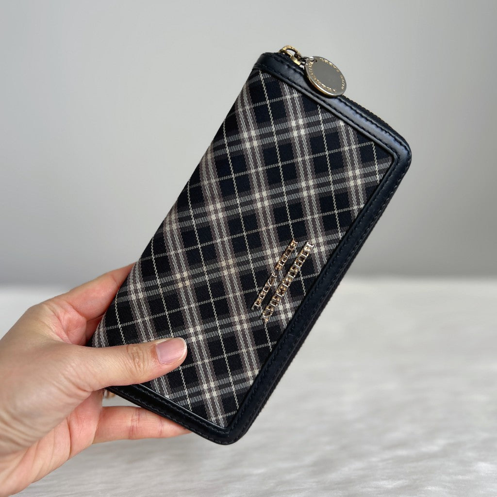 Burberry Black Leather Signature Pattern Classic Long Wallet Excellent