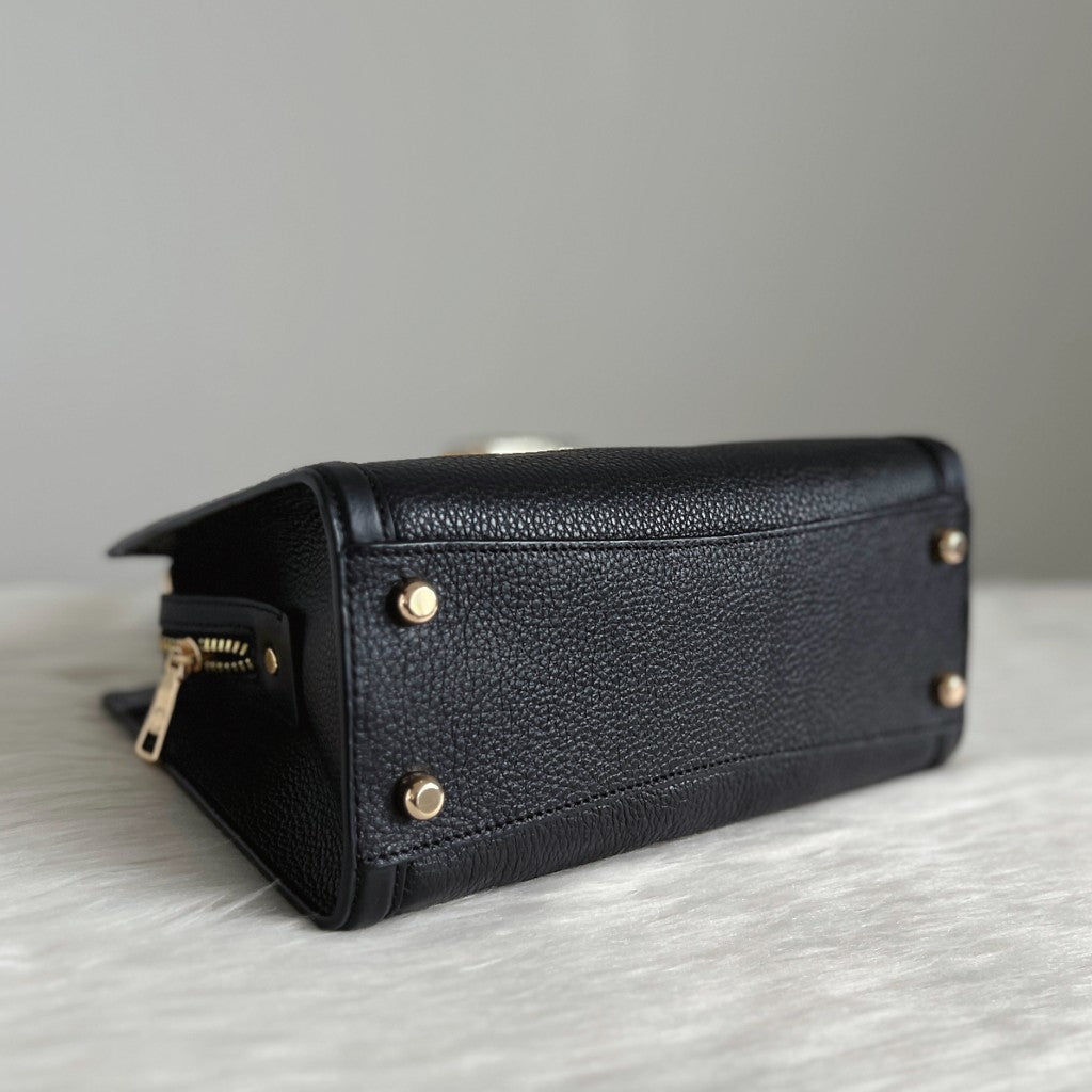 Coach Black Pebble Leather Front Buckle Detail 2 Way Shoulder Bag Like New