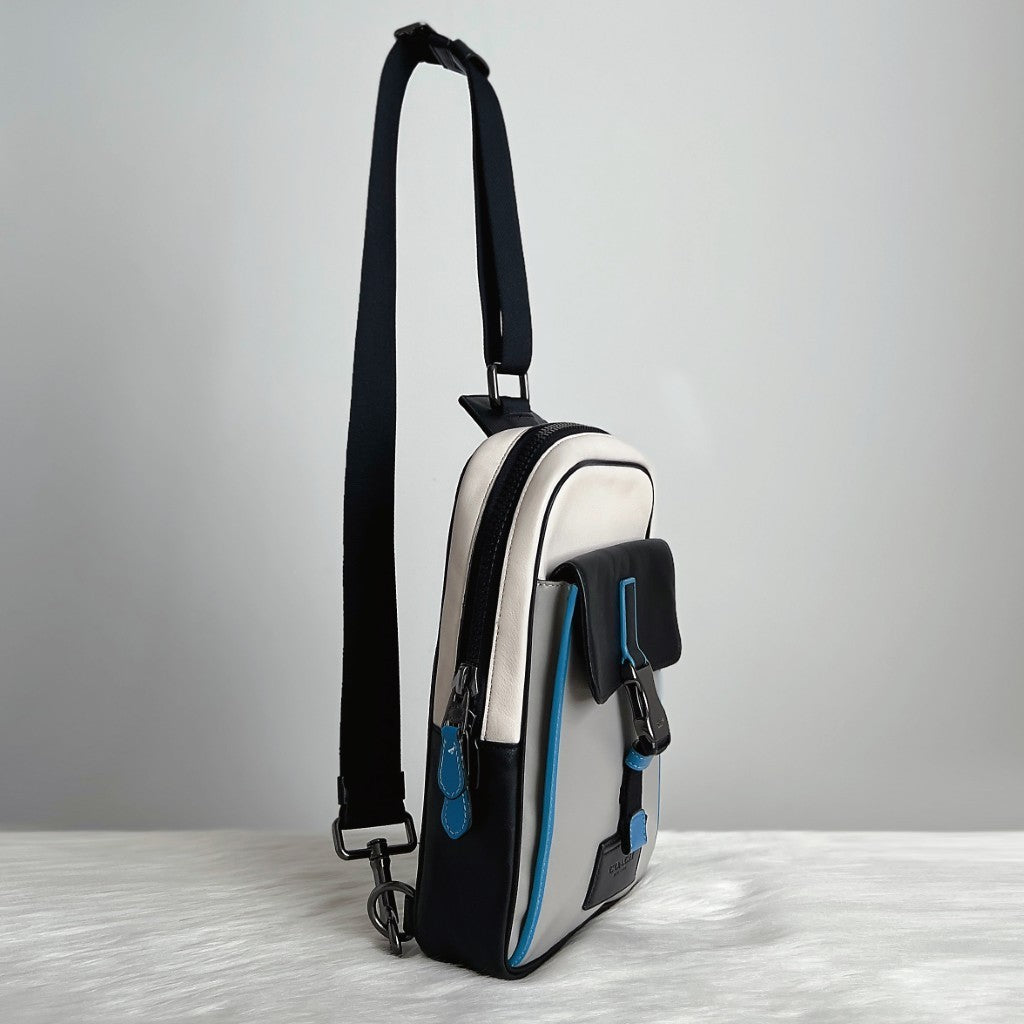 Coach Tri-Tone Leather Front Buckle Detail Backpack Like New