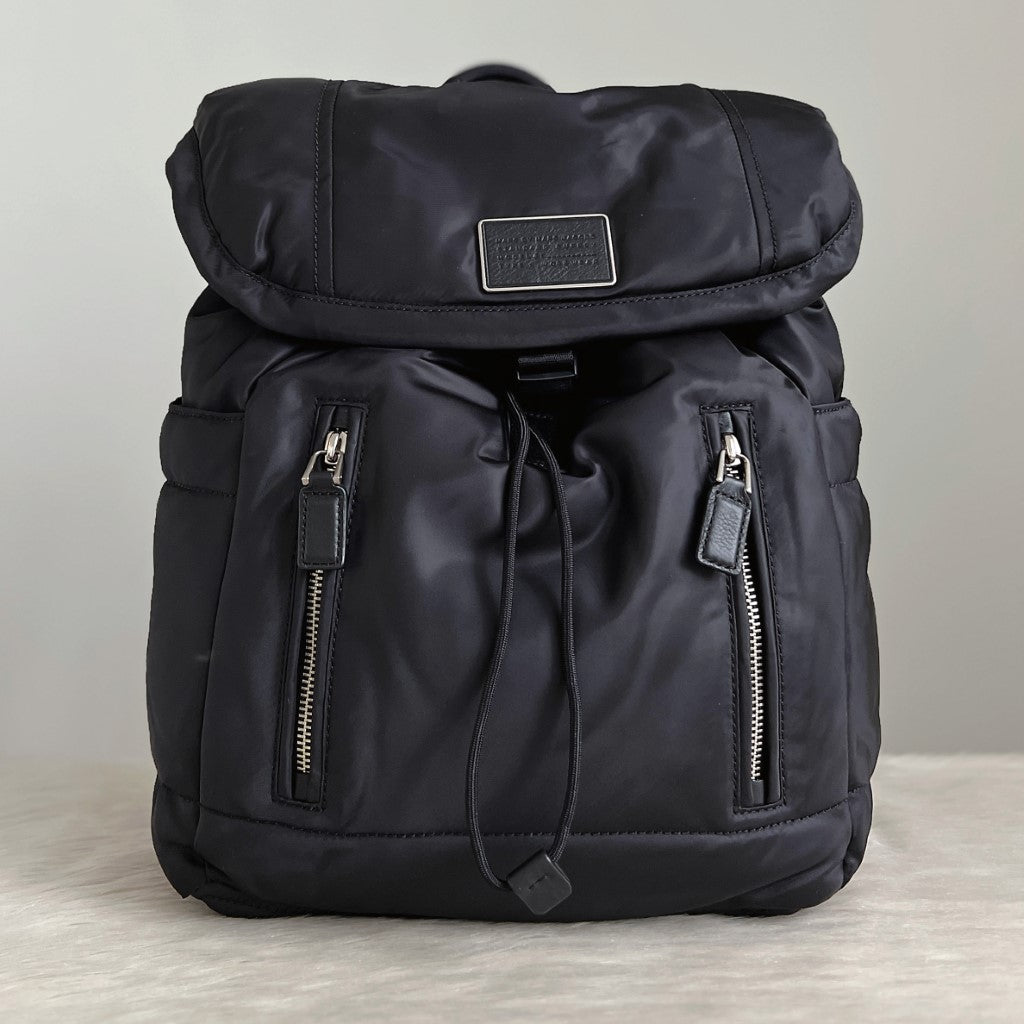 Marc Jacobs Black Puffy Front Zip Pocket Large Backpack Excellent