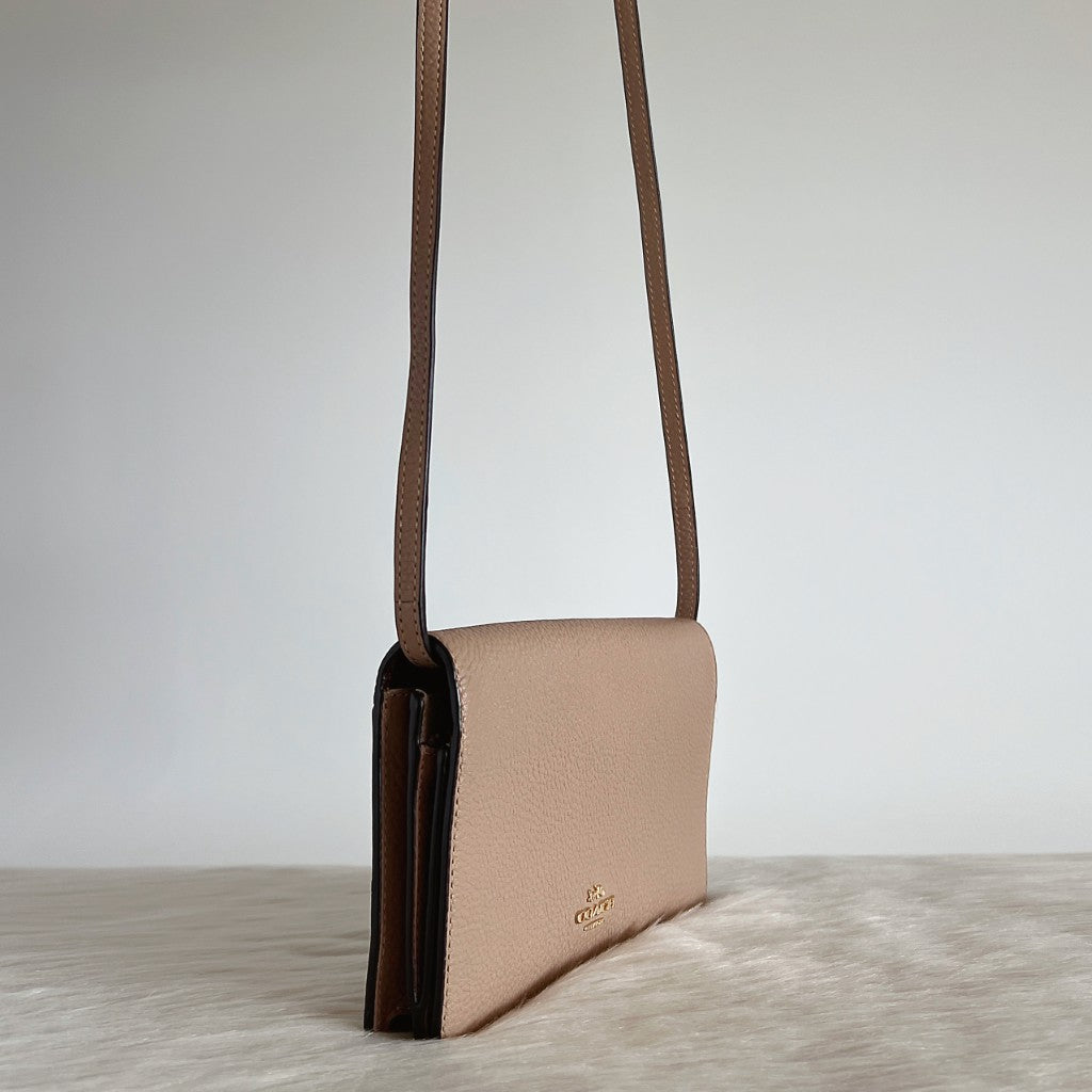 Coach Beige Leather Front Logo Double Compartment Crossbody Shoulder Bag Like New