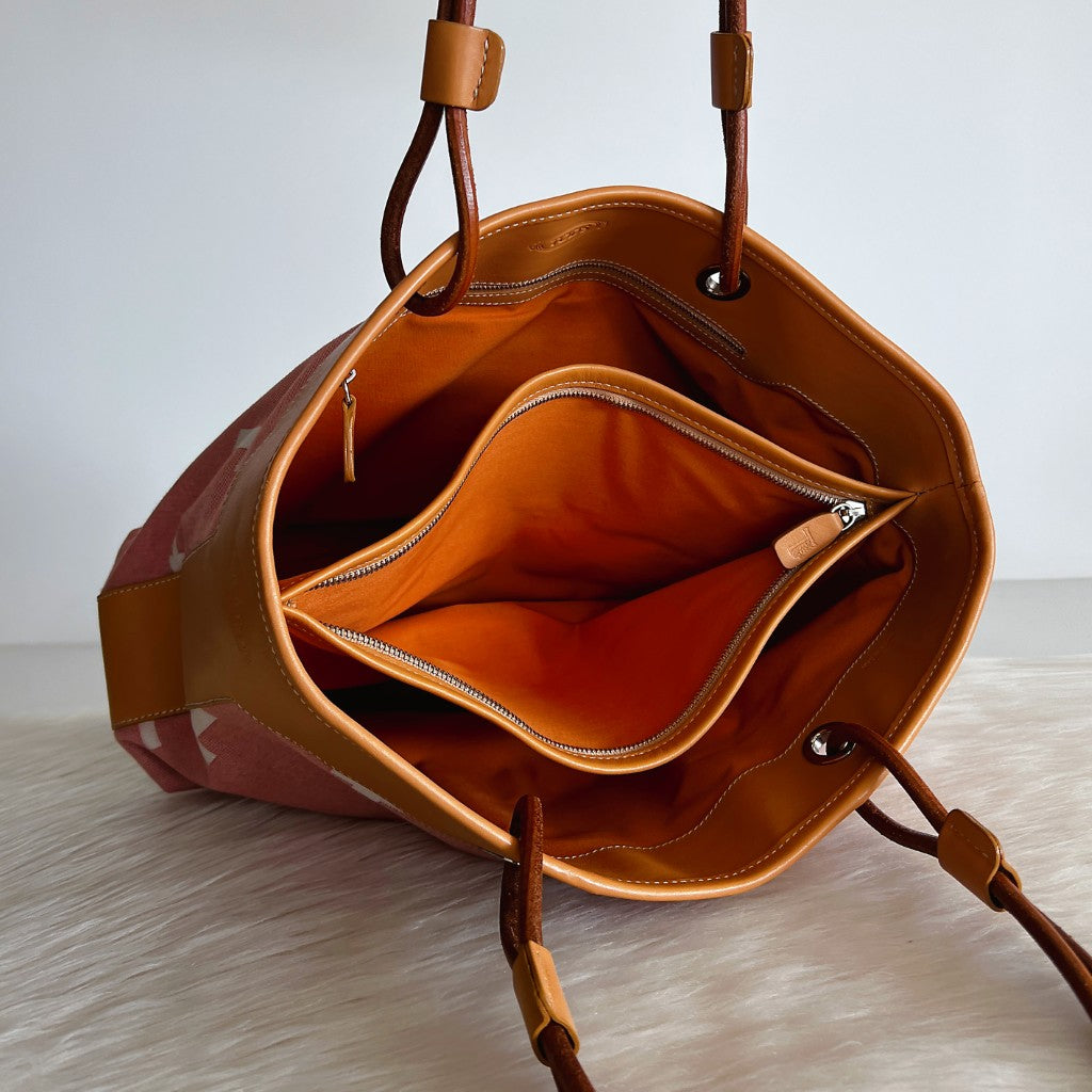 Tod's Beige Leather T Pattern Triple Compartment Shoulder Bag Excellent