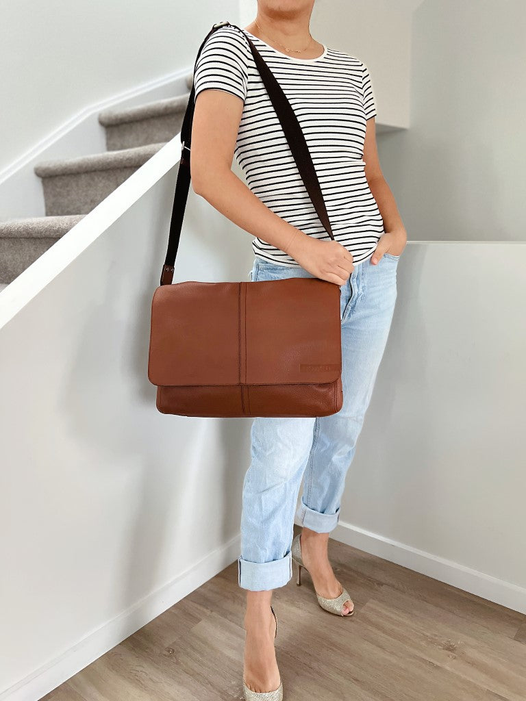 Coach Caramel Leather Large Business Unisex 2 Way Crossbody Bag Excellent