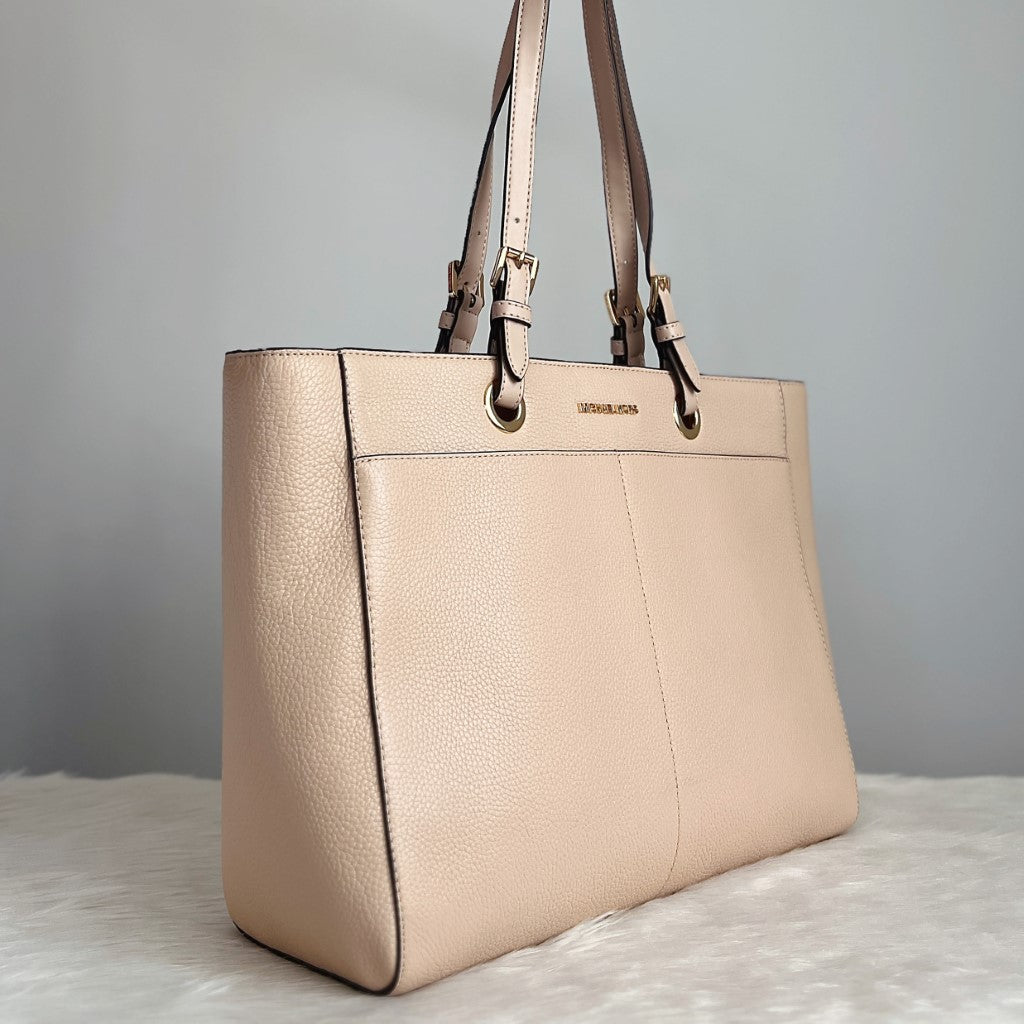 Michael Kors Beige Leather Oversized Shoulder Bag Like New