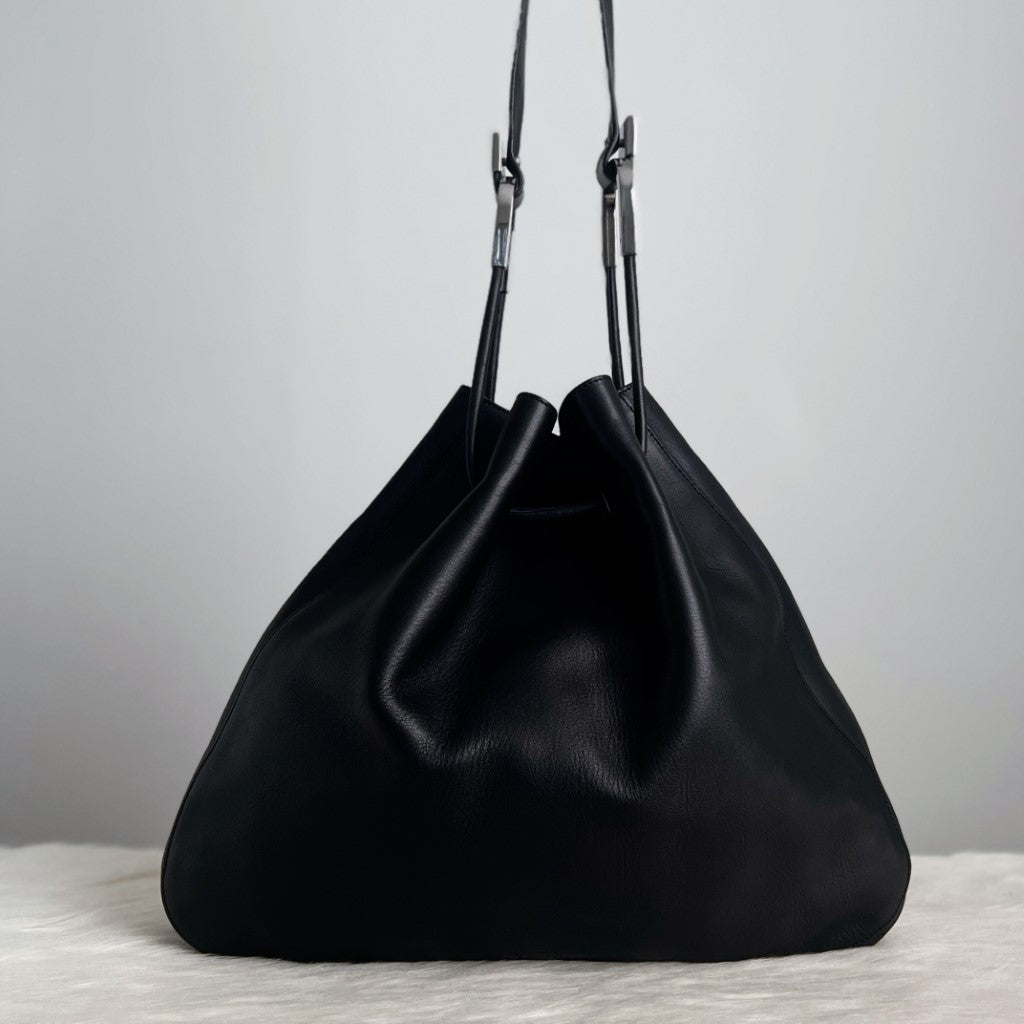 Gucci Black Leather Drawstring Bucket Shoulder Bag Excellent