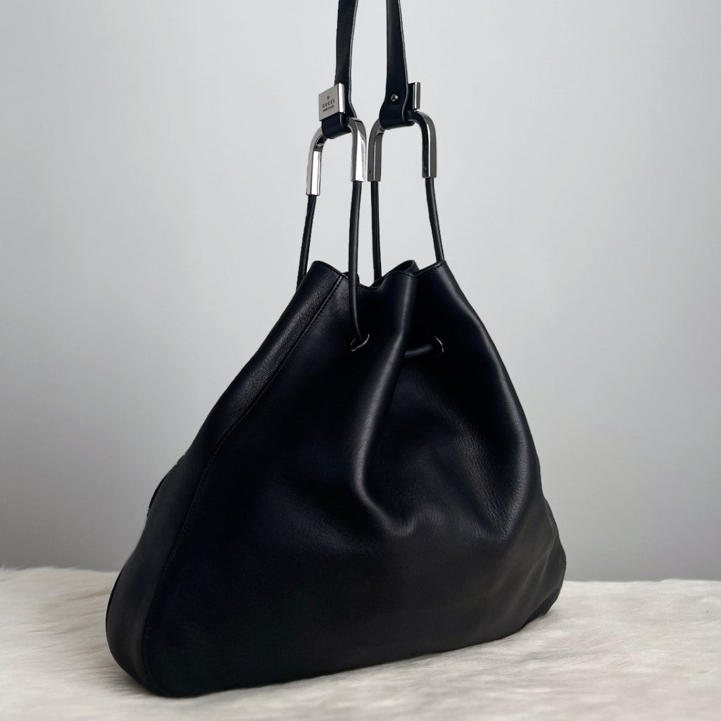 Gucci Black Leather Drawstring Bucket Shoulder Bag Excellent