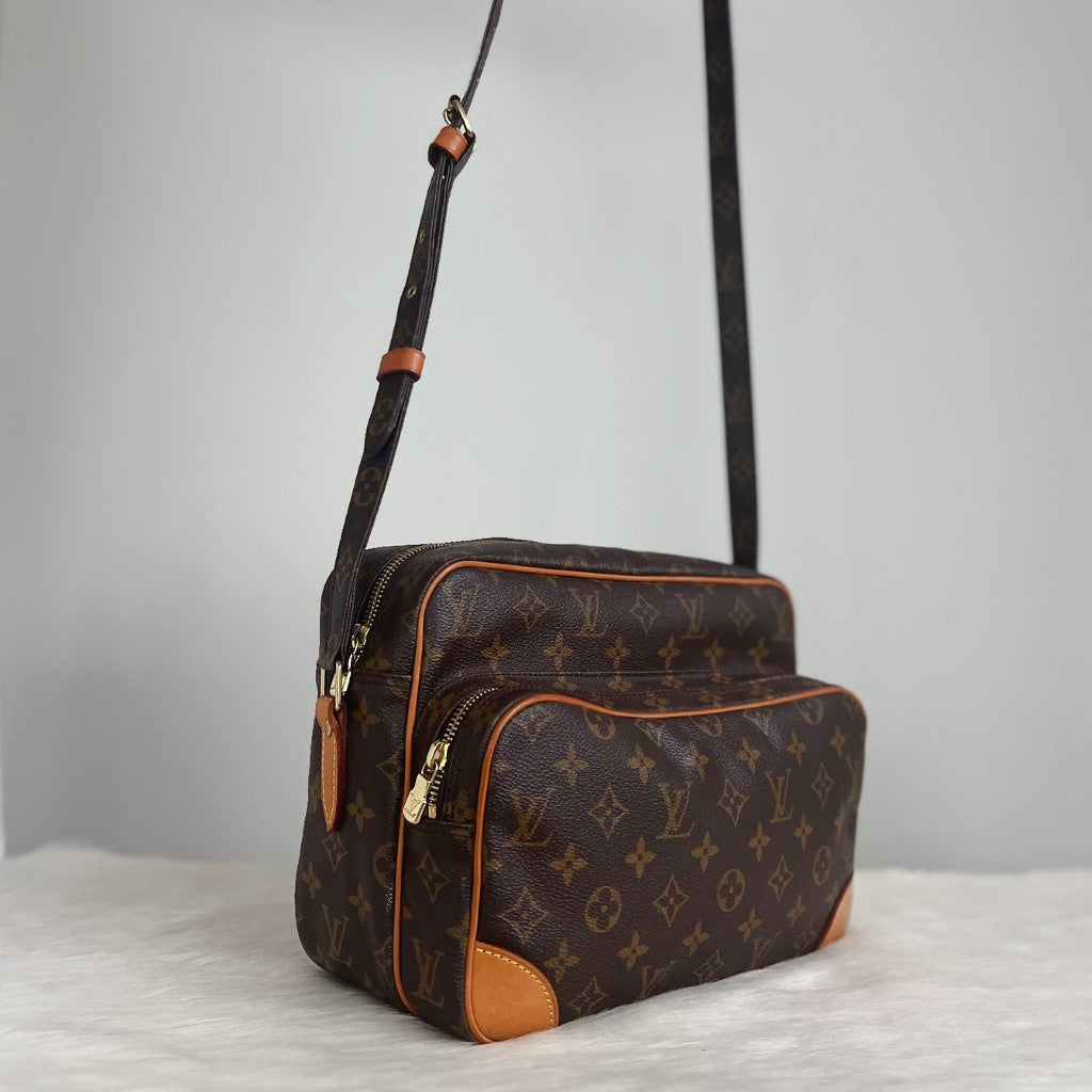 Louis Vuitton Signature Monogram Nile GM Shoulder Bag