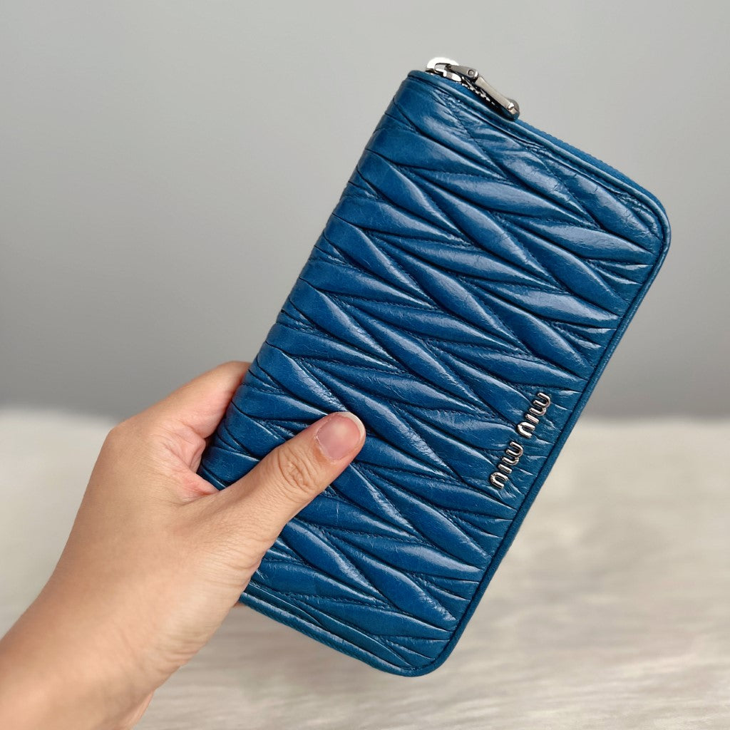 Miu Miu Blue Leather Signature Logo-Plaque Quilted Long Wallet