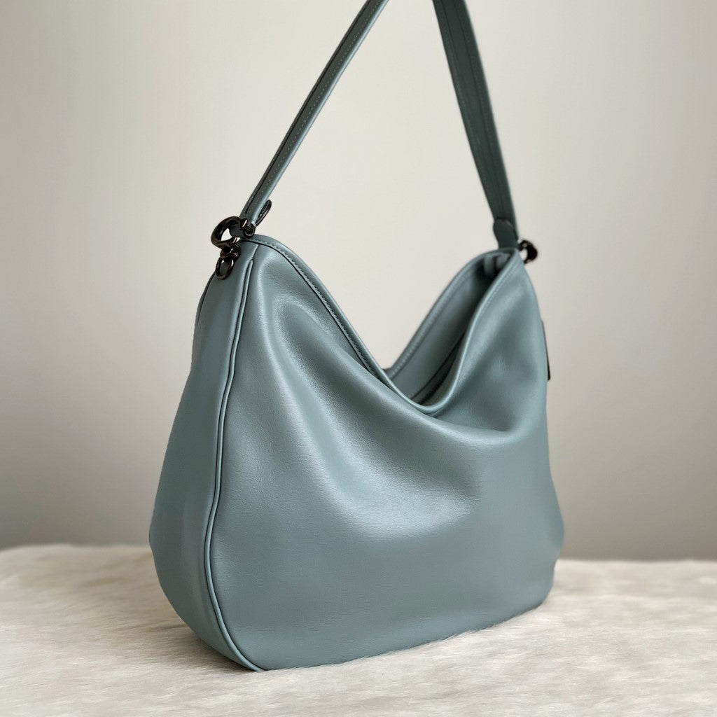 Coach Turquoise Leather Half Moon 2 Way Shoulder Bag Like New