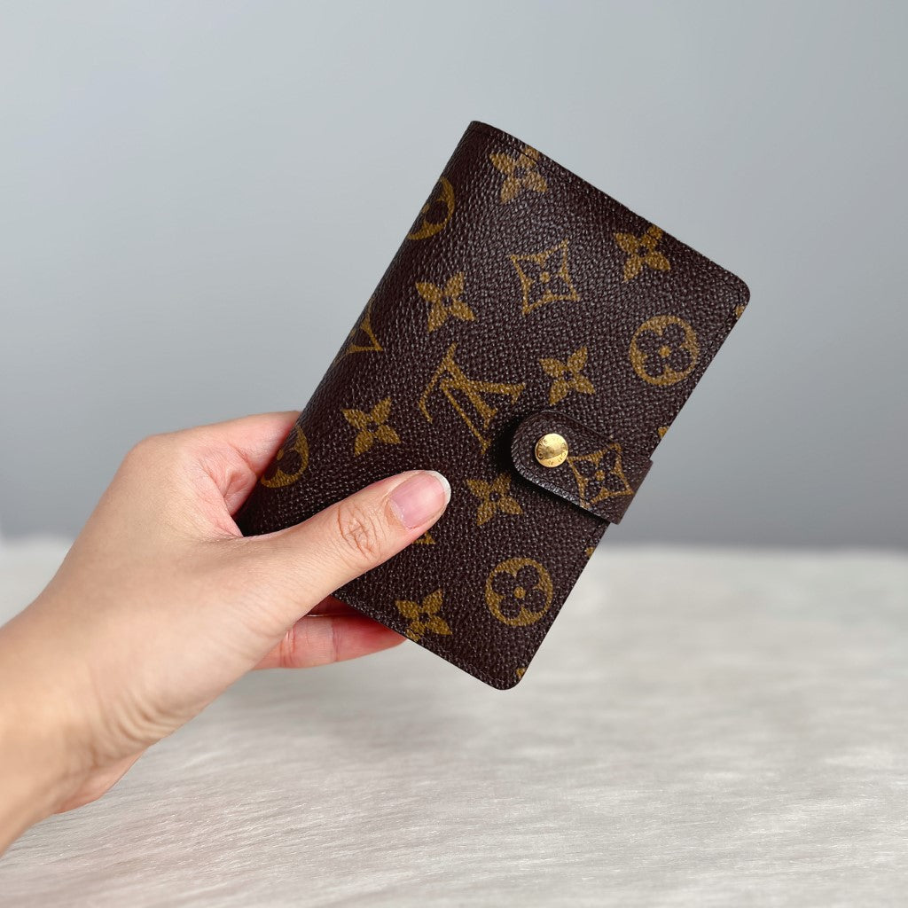 Louis Vuitton Monogram Classic Coin Compartment Wallet