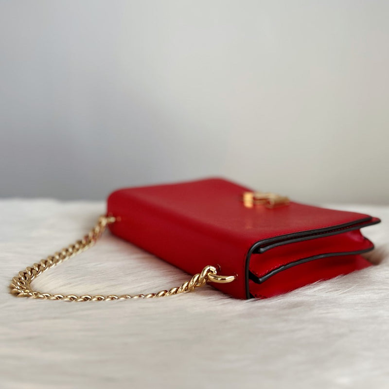 Michael kors red purse 2024 with gold chain