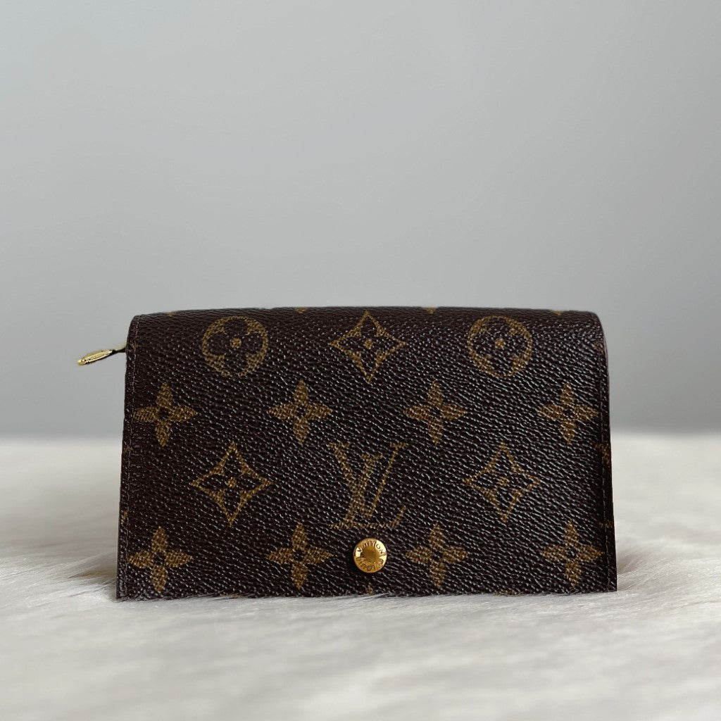 Louis Vuitton Monogram Classic Zip Compartment Wallet