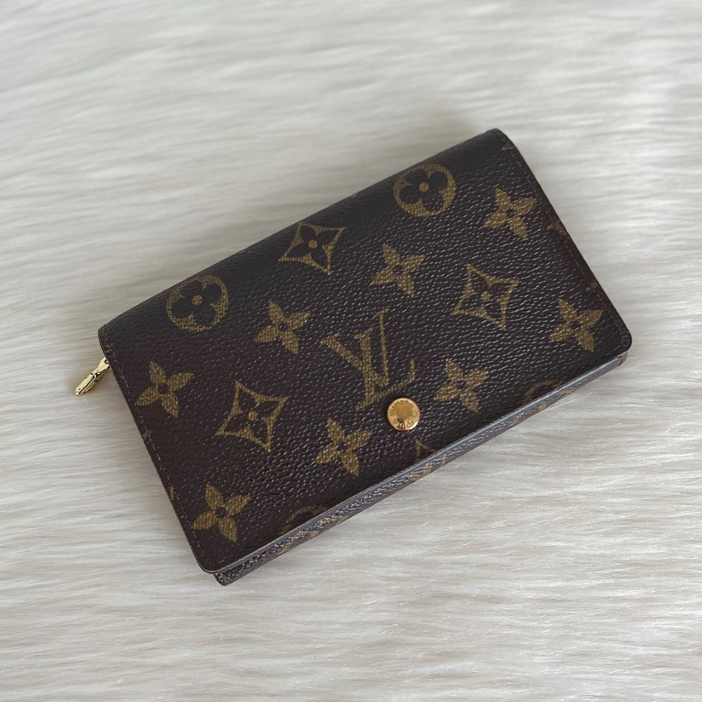 Louis Vuitton Monogram Classic Zip Compartment Wallet