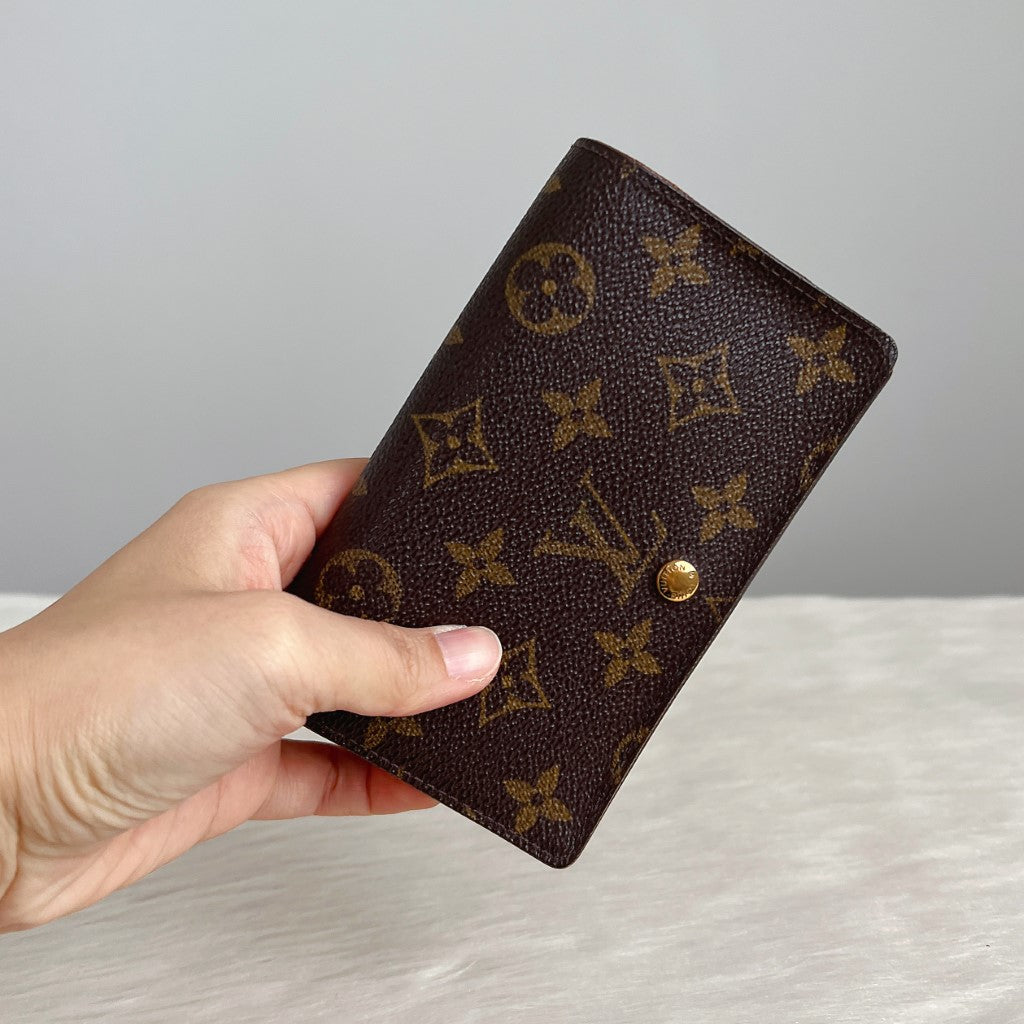 Louis Vuitton Monogram Classic Zip Compartment Wallet