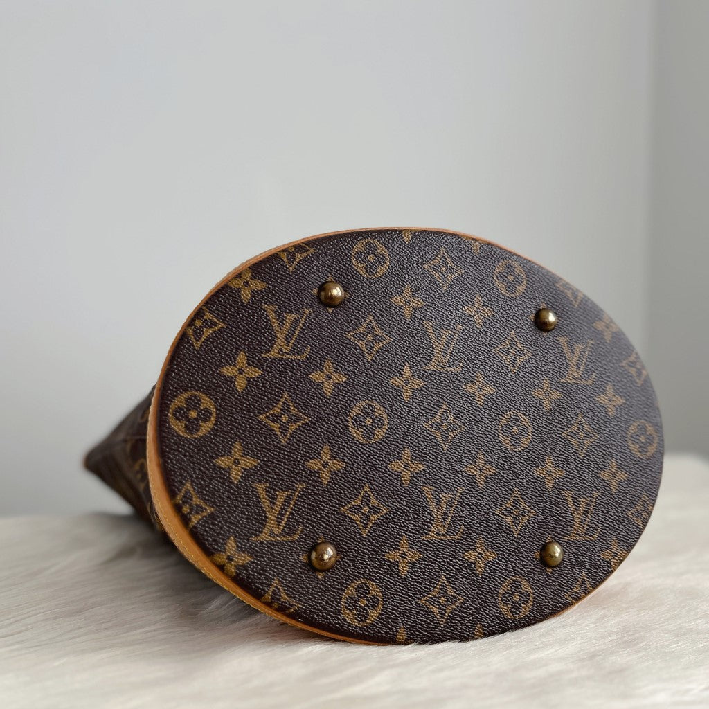 Louis Vuitton Signature Monogram Bucket GM Shoulder Bag