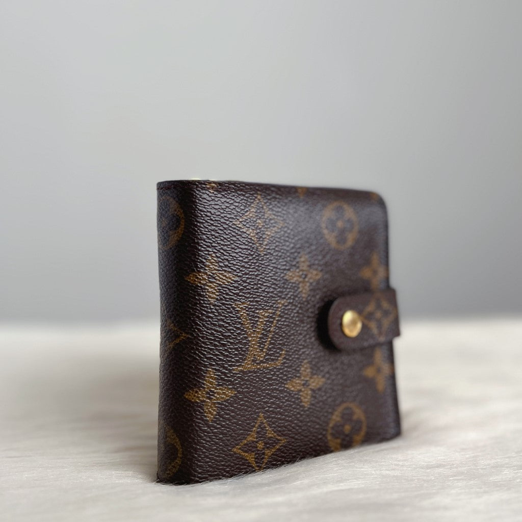 Louis Vuitton Monogram Classic Zip Compartment Wallet