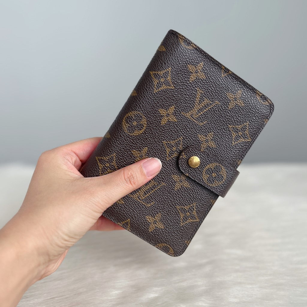 Louis Vuitton Monogram Large Classic Coin Compartment Wallet