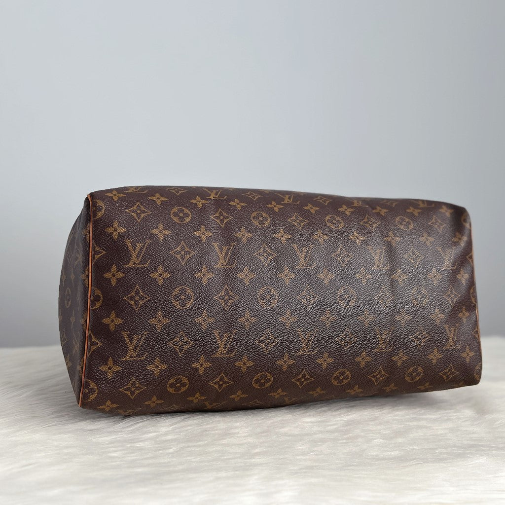 Louis Vuitton Signature Monogram Speedy 40 Bag + Lock & Keys