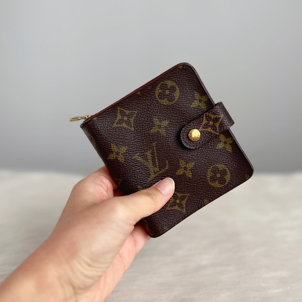 Louis Vuitton Monogram Classic Zip Compartment Wallet