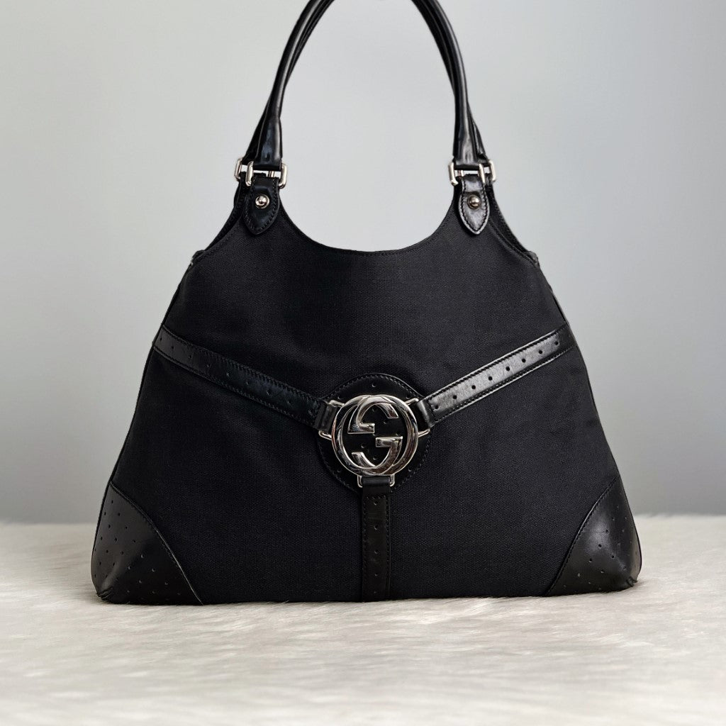 Gucci Black Signature Doubek G Career Shoulder Bag