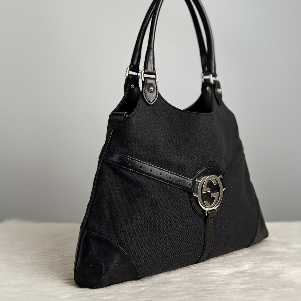 Gucci Black Signature Doubek G Career Shoulder Bag