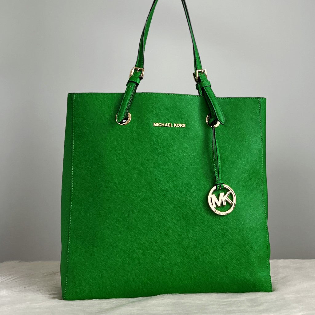 Michael Kors Green Leather Front Logo Large Shoulder Bag Like New