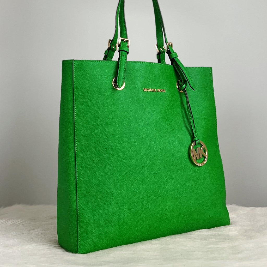 Michael Kors Green Leather Front Logo Large Shoulder Bag Like New