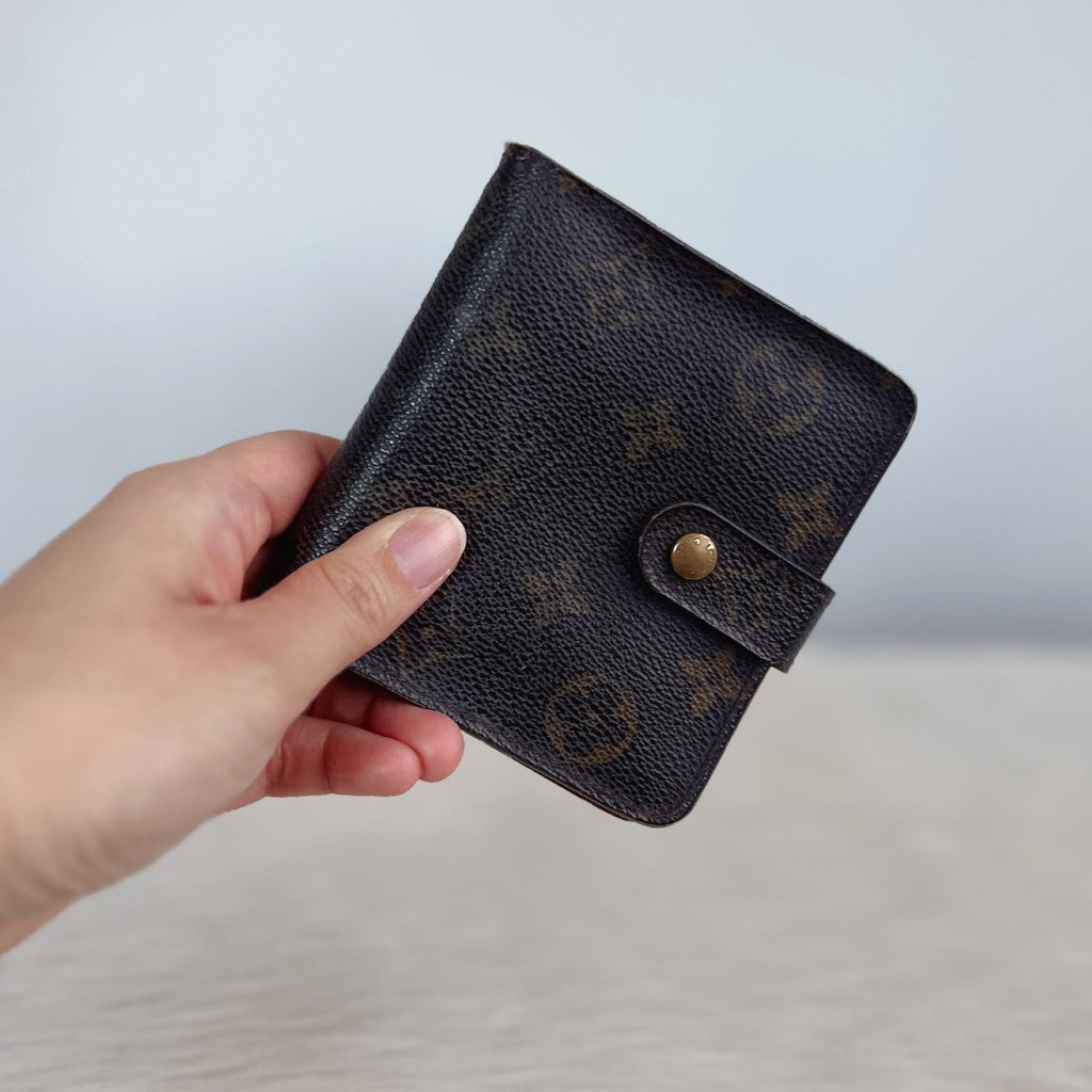 Louis Vuitton Monogram Classic Zip Compartment Wallet